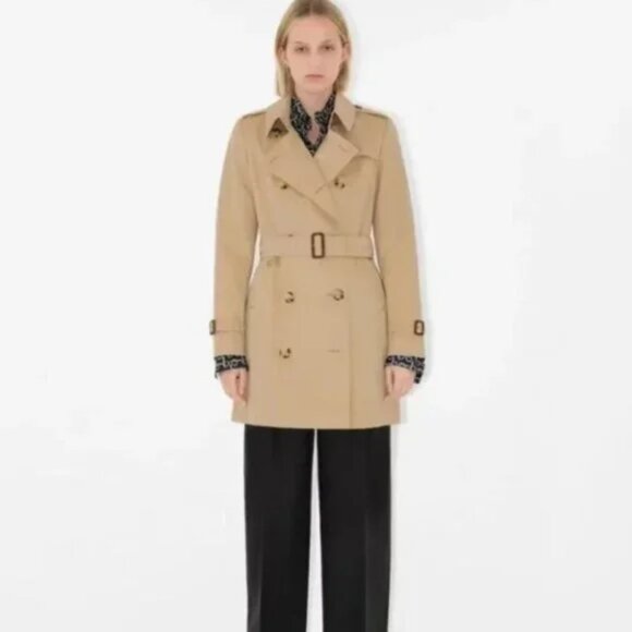 Streamlined trench with back slit and waist belt - Picture 1 of 14